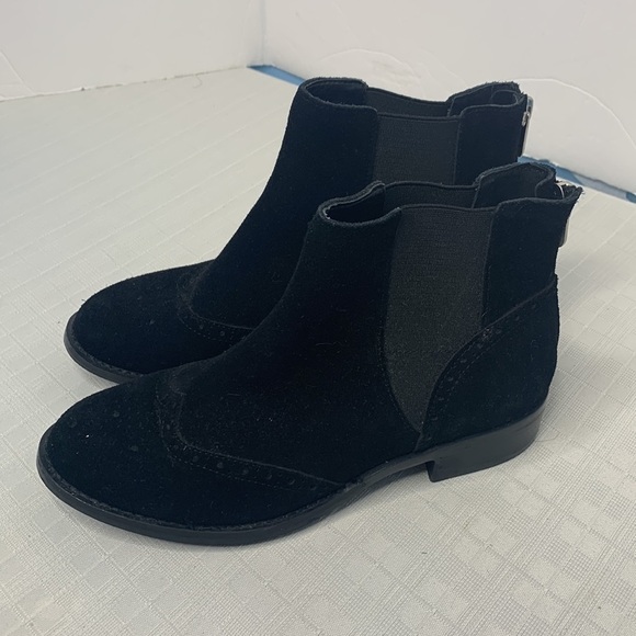 ADRIENNE VITTADINI AV- Bolte ankel booties with Brogueing NWOT - Picture 4 of 10